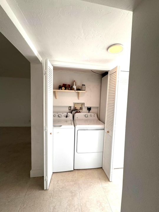 На продажу: $180,000 (1 спален, 1 ванн, 738 Квадратных фут)