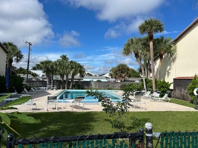 Под контрактом: $1,800 (2 спален, 2 ванн, 1310 Квадратных фут)