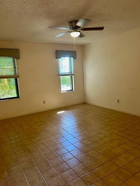 Под контрактом: $1,800 (2 спален, 2 ванн, 1310 Квадратных фут)