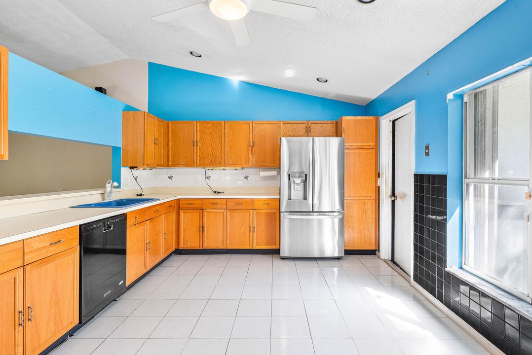 Active With Contract: $525,000 (3 beds, 2 baths, 1422 Square Feet)