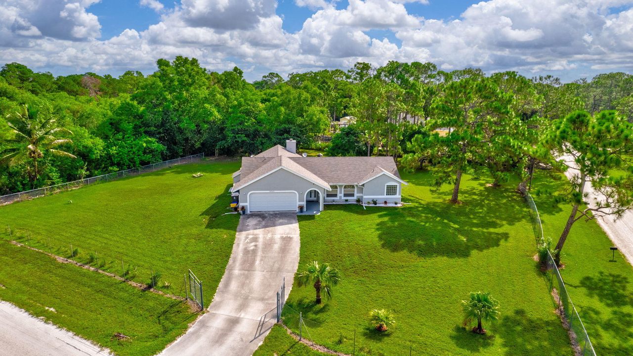 合同活跃: $650,000 (3 贝兹, 2 浴室, 1648 平方英尺)