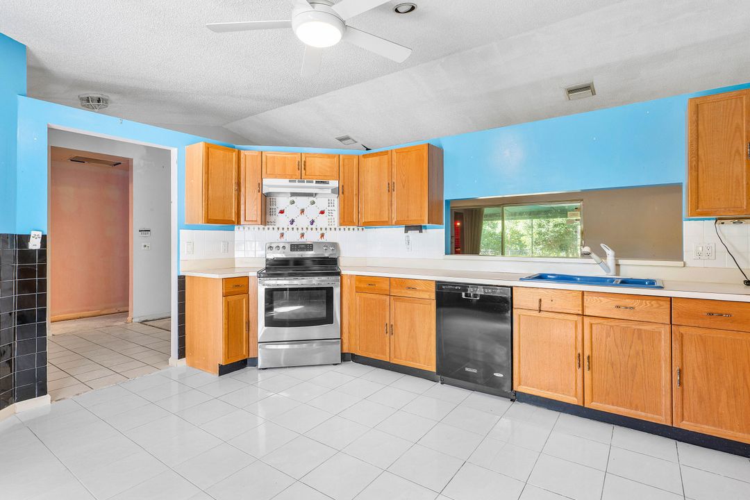 Active With Contract: $525,000 (3 beds, 2 baths, 1422 Square Feet)