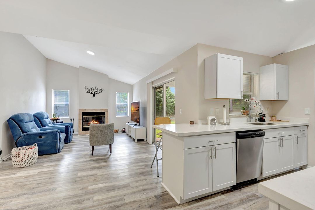 合同活跃: $650,000 (3 贝兹, 2 浴室, 1648 平方英尺)