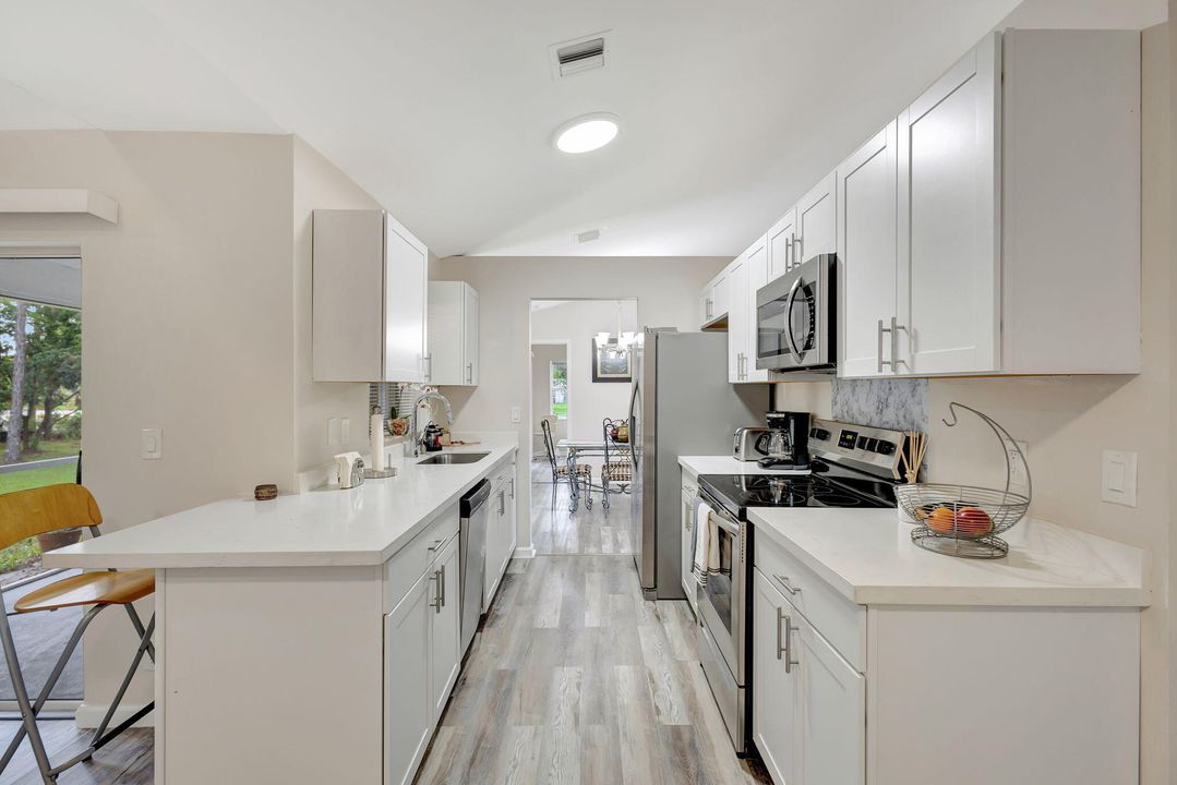 合同活跃: $650,000 (3 贝兹, 2 浴室, 1648 平方英尺)