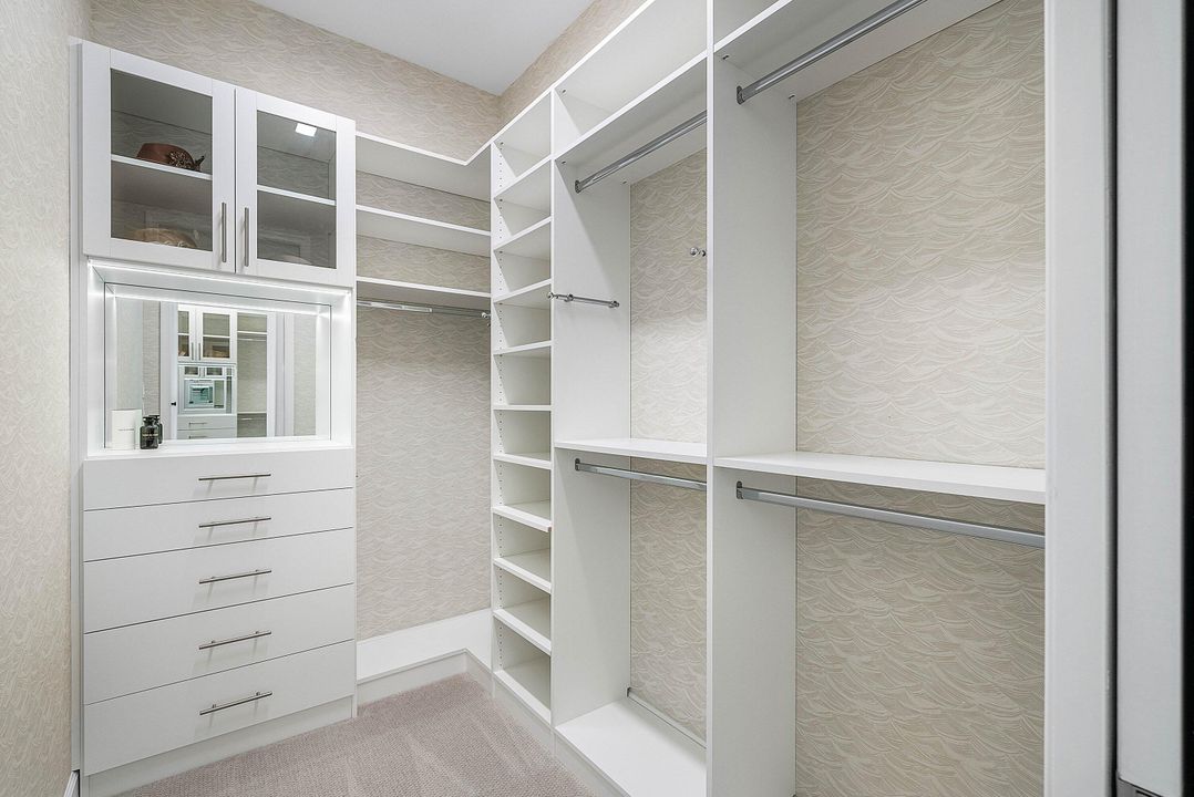 Active With Contract: $1,400,000 (2 beds, 2 baths, 2331 Square Feet)