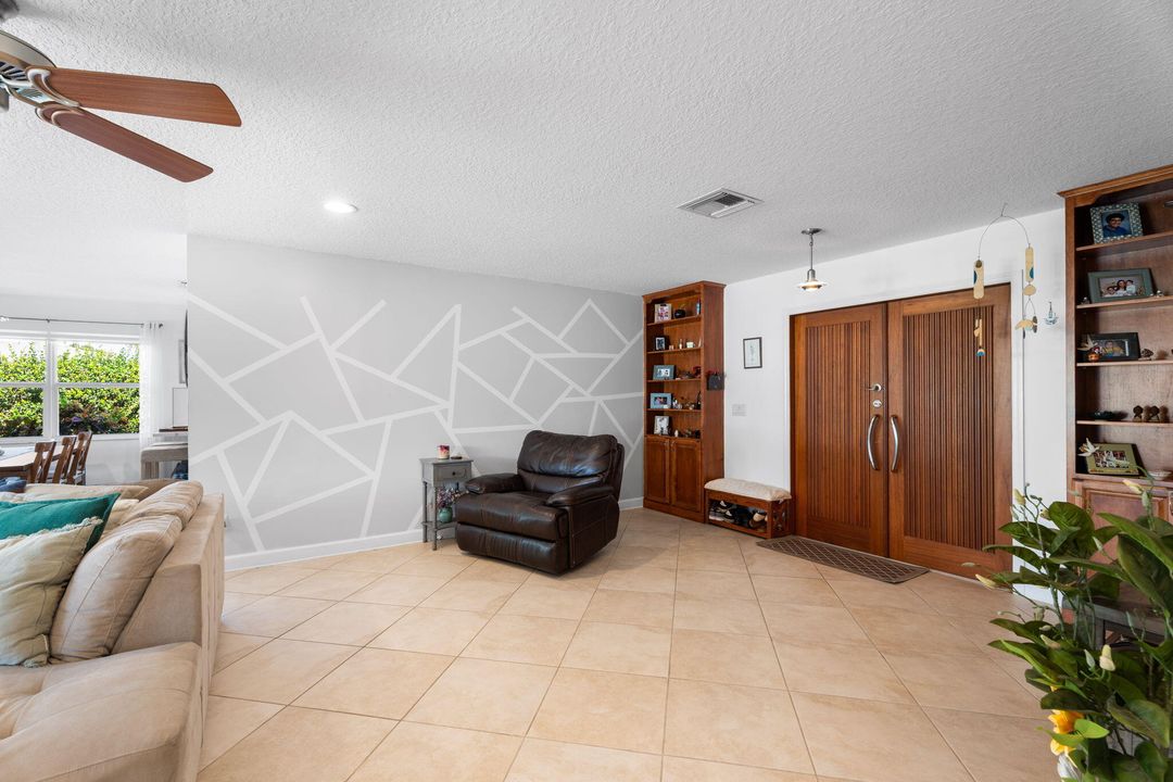 Под контрактом: $849,000 (3 спален, 2 ванн, 1396 Квадратных фут)