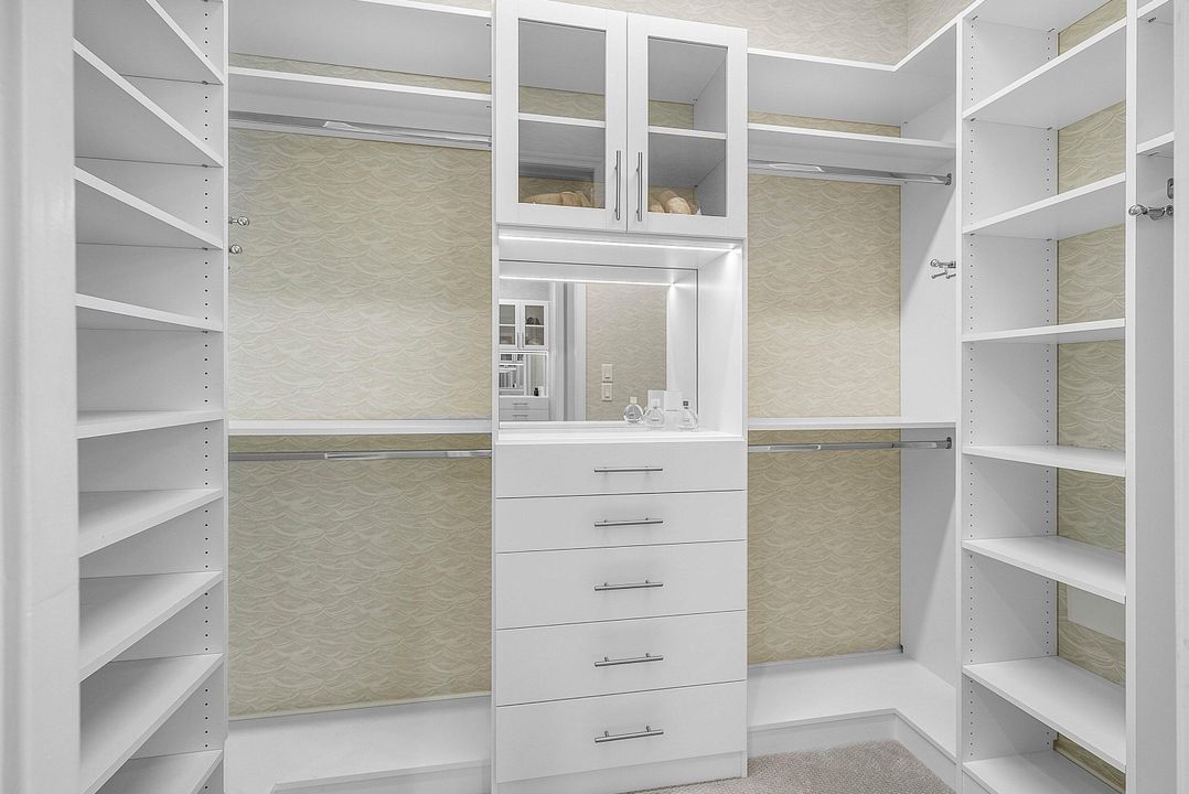 Active With Contract: $1,400,000 (2 beds, 2 baths, 2331 Square Feet)