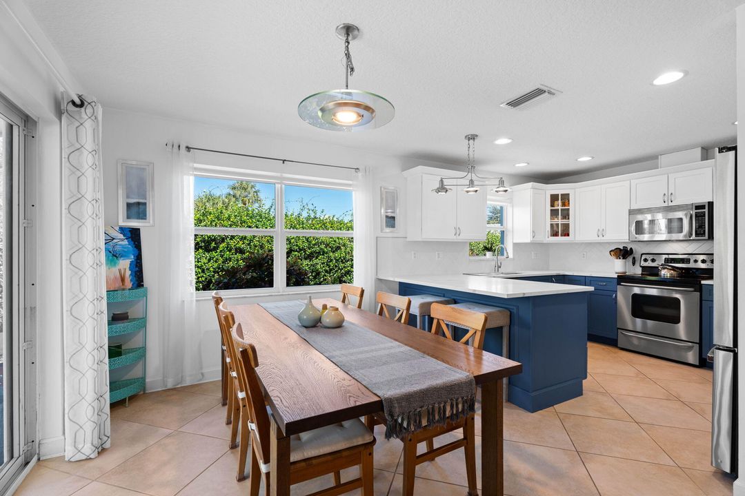 Под контрактом: $849,000 (3 спален, 2 ванн, 1396 Квадратных фут)