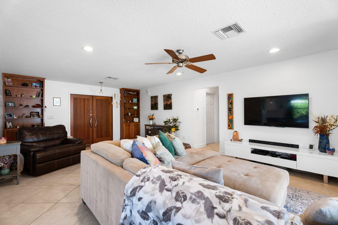 Под контрактом: $849,000 (3 спален, 2 ванн, 1396 Квадратных фут)