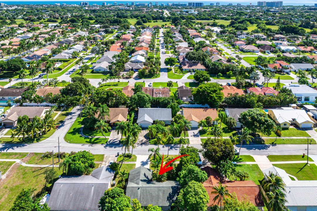 Active With Contract: $525,000 (3 beds, 2 baths, 1422 Square Feet)
