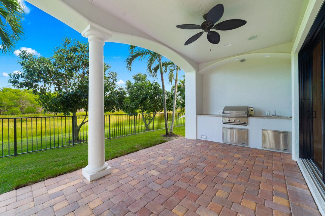 Под контрактом: $1,475,000 (5 спален, 5 ванн, 4783 Квадратных фут)