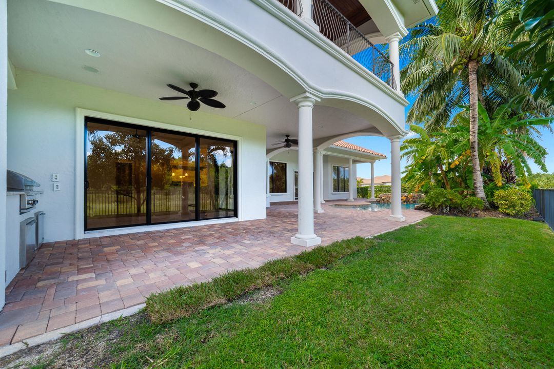 Под контрактом: $1,475,000 (5 спален, 5 ванн, 4783 Квадратных фут)