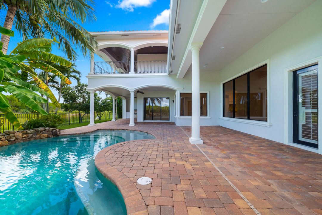 Под контрактом: $1,475,000 (5 спален, 5 ванн, 4783 Квадратных фут)