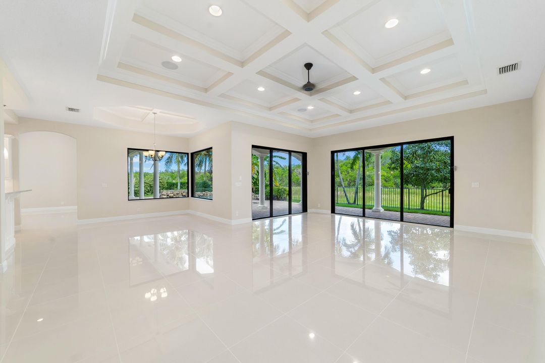 Под контрактом: $1,475,000 (5 спален, 5 ванн, 4783 Квадратных фут)