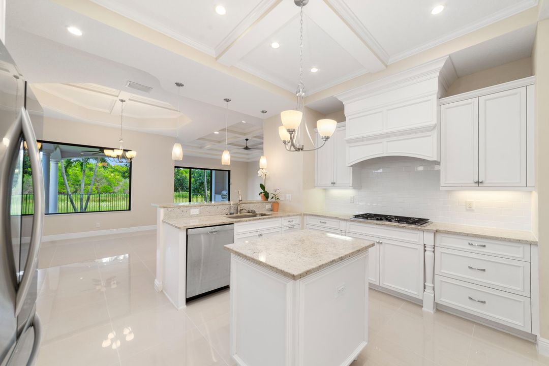 Под контрактом: $1,475,000 (5 спален, 5 ванн, 4783 Квадратных фут)