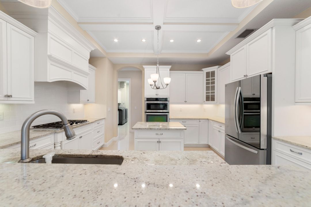 Под контрактом: $1,475,000 (5 спален, 5 ванн, 4783 Квадратных фут)