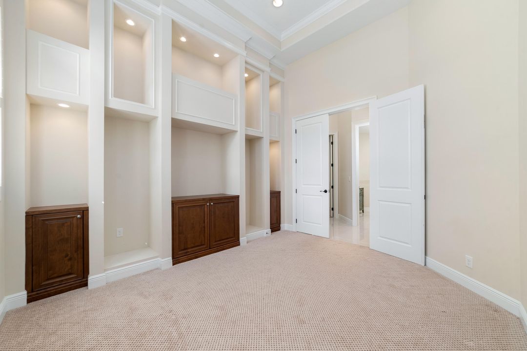 Под контрактом: $1,475,000 (5 спален, 5 ванн, 4783 Квадратных фут)