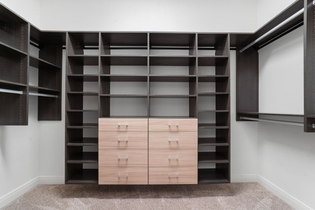 Под контрактом: $1,475,000 (5 спален, 5 ванн, 4783 Квадратных фут)