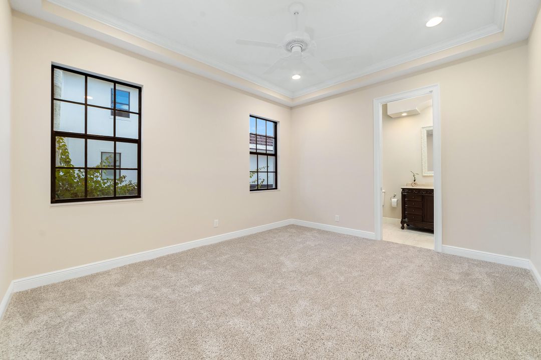 Под контрактом: $1,475,000 (5 спален, 5 ванн, 4783 Квадратных фут)