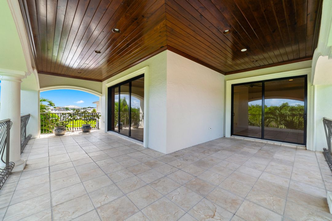 Под контрактом: $1,475,000 (5 спален, 5 ванн, 4783 Квадратных фут)