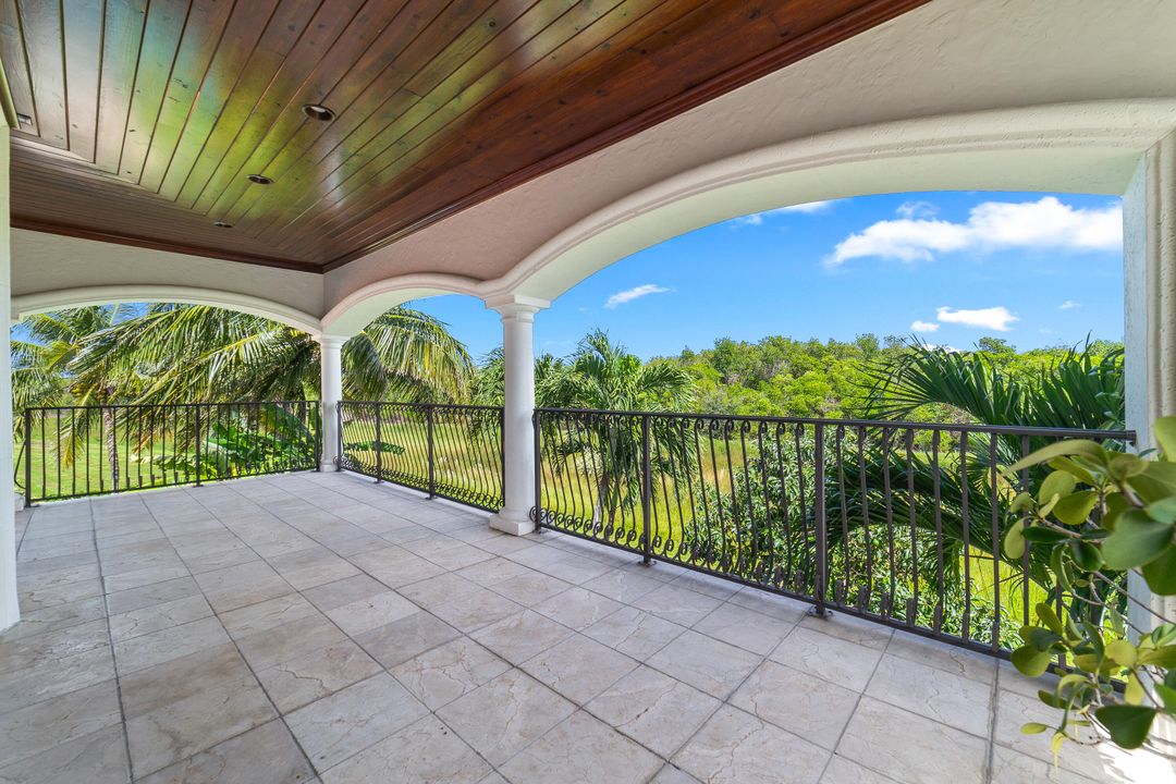 Под контрактом: $1,475,000 (5 спален, 5 ванн, 4783 Квадратных фут)