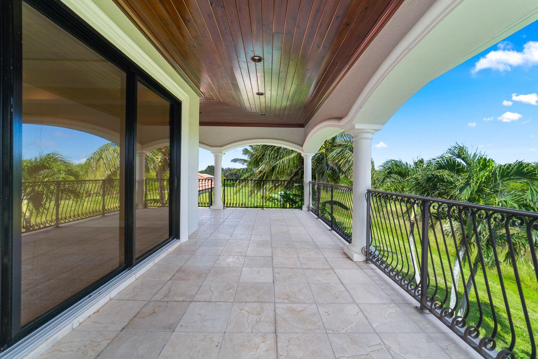 Под контрактом: $1,475,000 (5 спален, 5 ванн, 4783 Квадратных фут)