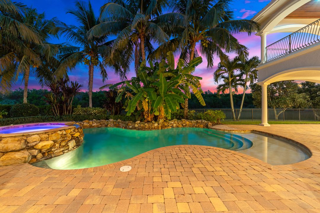 Под контрактом: $1,475,000 (5 спален, 5 ванн, 4783 Квадратных фут)