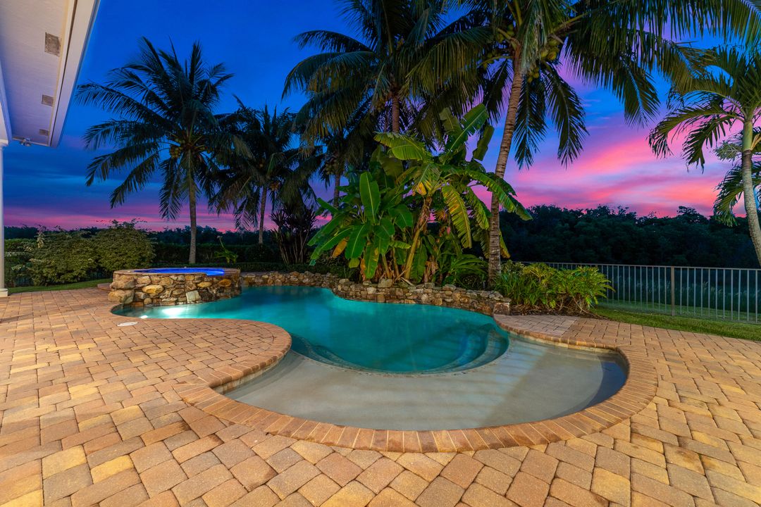 Под контрактом: $1,475,000 (5 спален, 5 ванн, 4783 Квадратных фут)