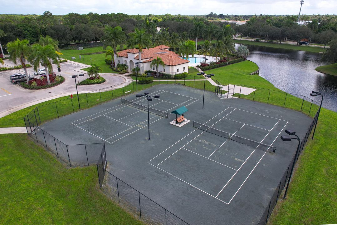 Под контрактом: $1,475,000 (5 спален, 5 ванн, 4783 Квадратных фут)