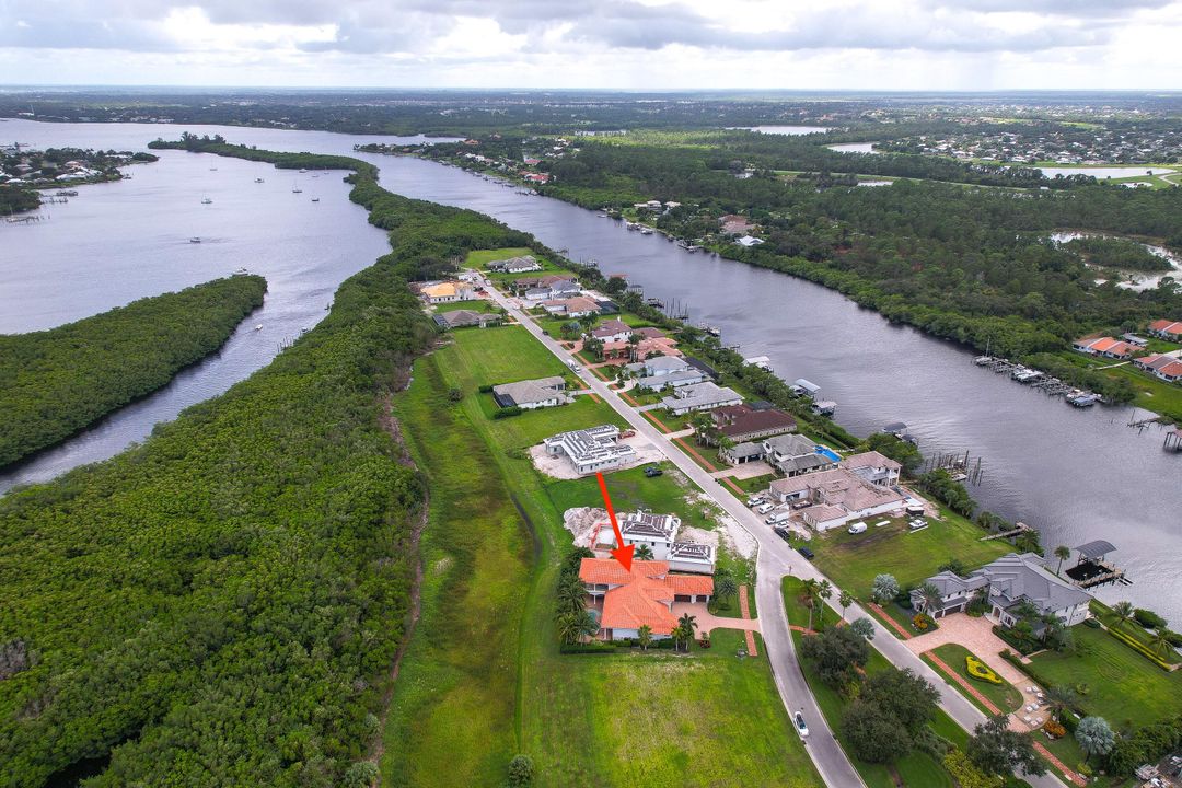 Под контрактом: $1,475,000 (5 спален, 5 ванн, 4783 Квадратных фут)