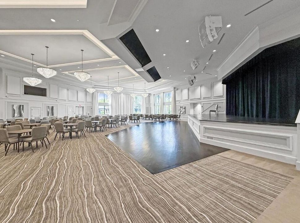 Active With Contract: $1,400,000 (2 beds, 2 baths, 2331 Square Feet)