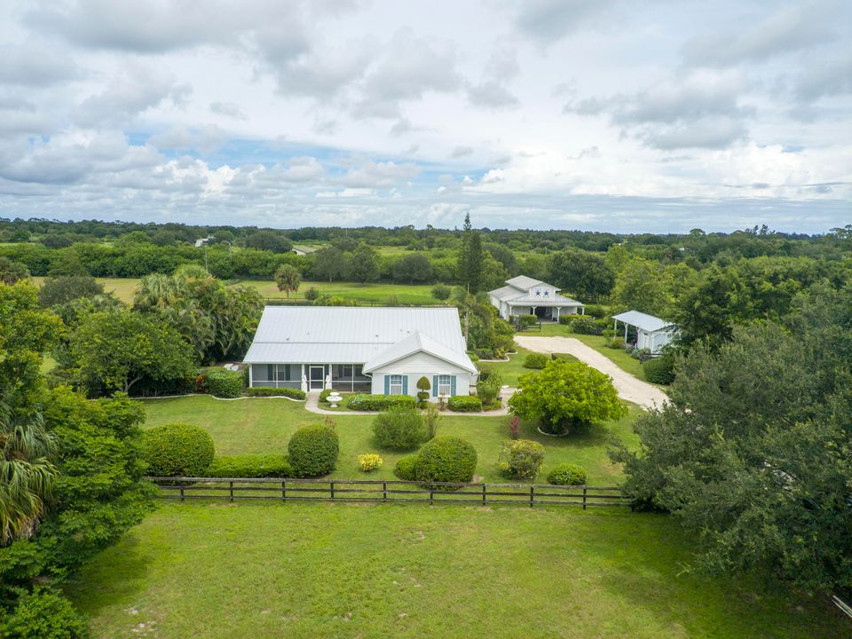 For Sale: $1,000,000 (4 beds, 4 baths, 2518 Square Feet)