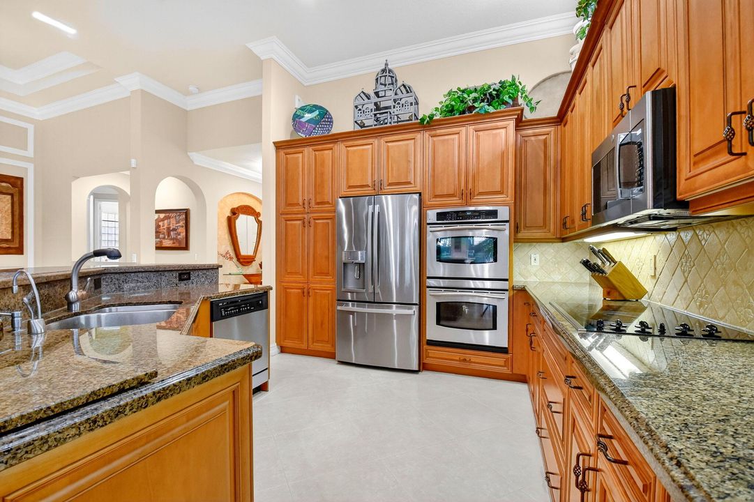 Active With Contract: $674,100 (3 beds, 3 baths, 2923 Square Feet)