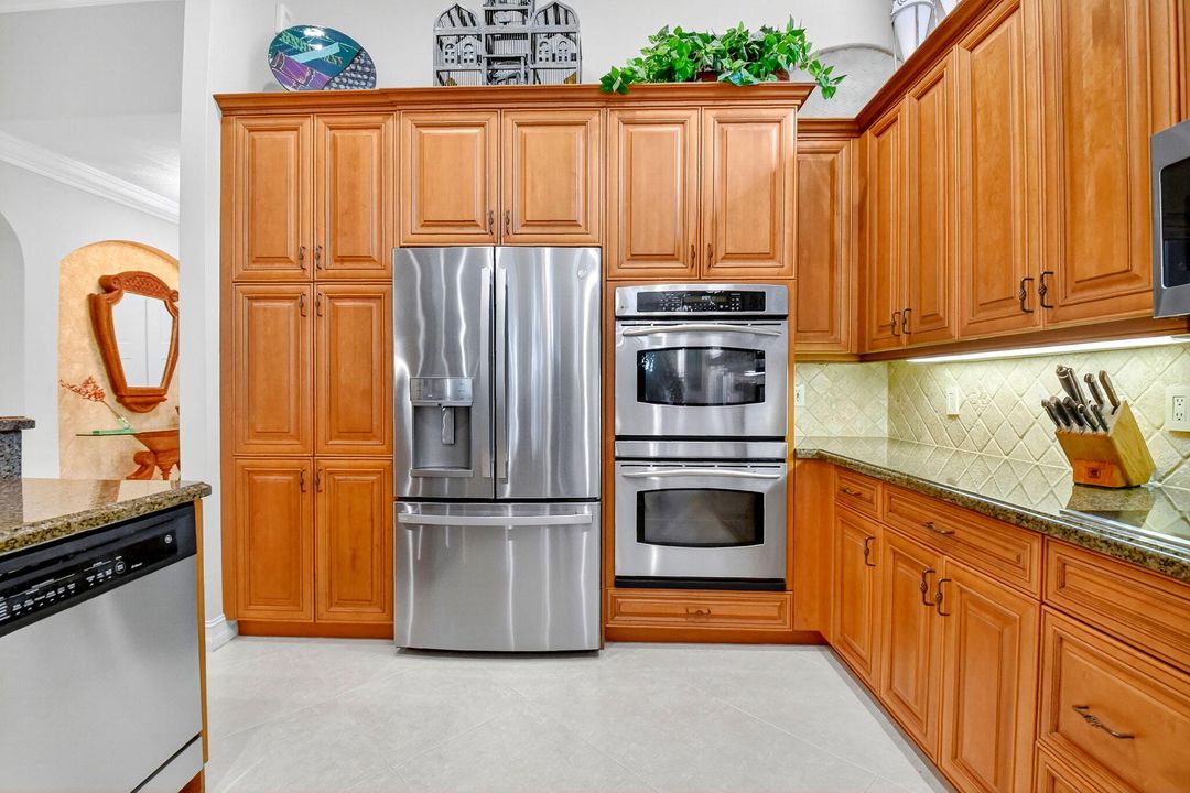 Active With Contract: $674,100 (3 beds, 3 baths, 2923 Square Feet)