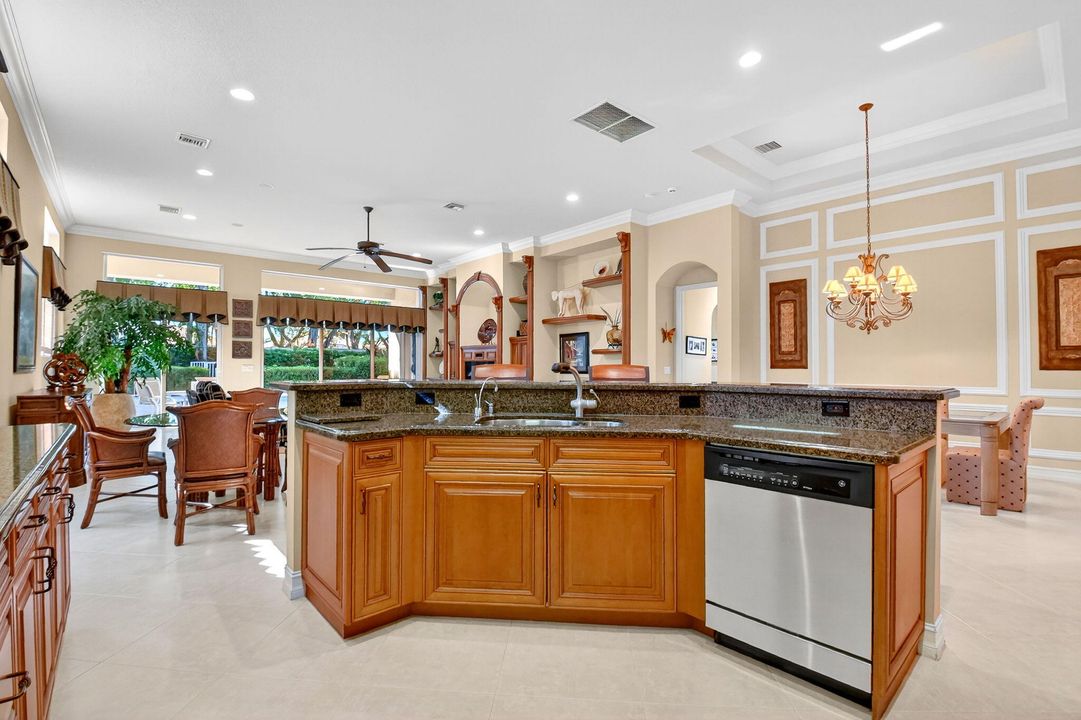 Active With Contract: $674,100 (3 beds, 3 baths, 2923 Square Feet)