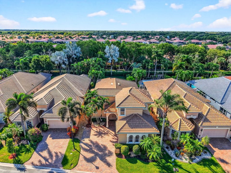 Active With Contract: $674,100 (3 beds, 3 baths, 2923 Square Feet)