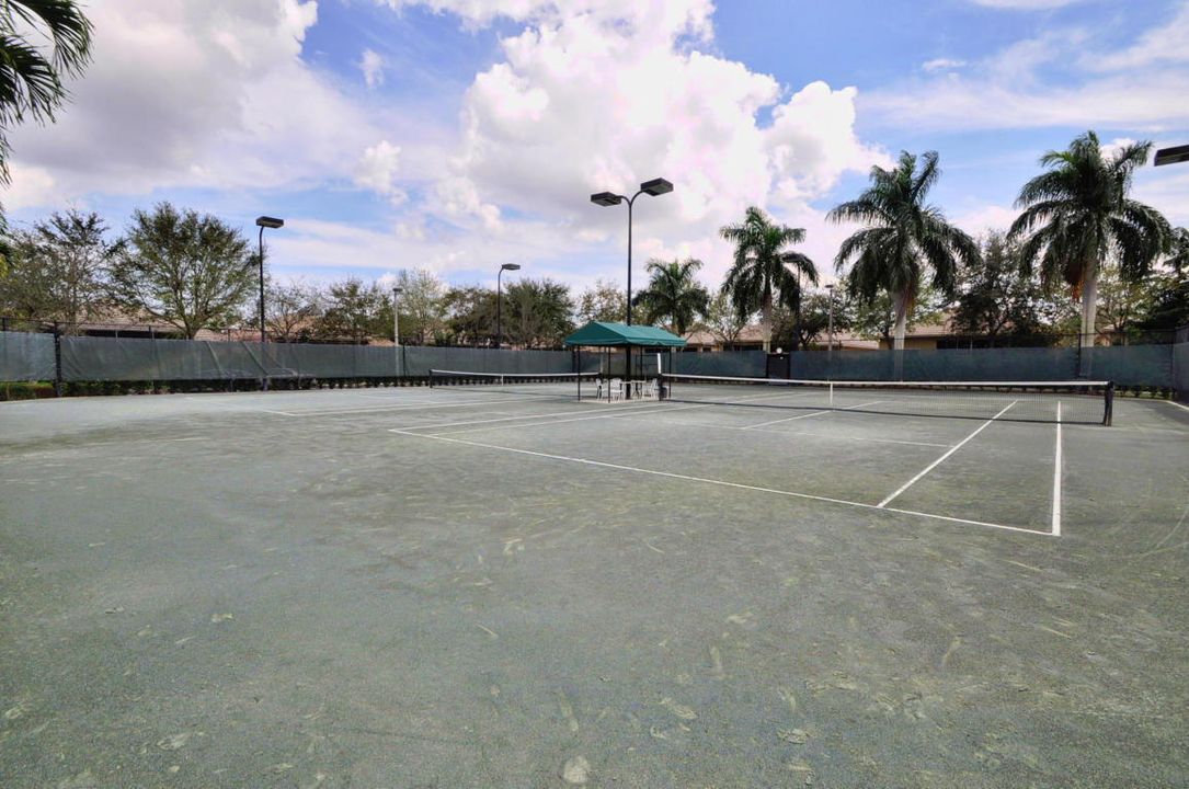 Active With Contract: $674,100 (3 beds, 3 baths, 2923 Square Feet)