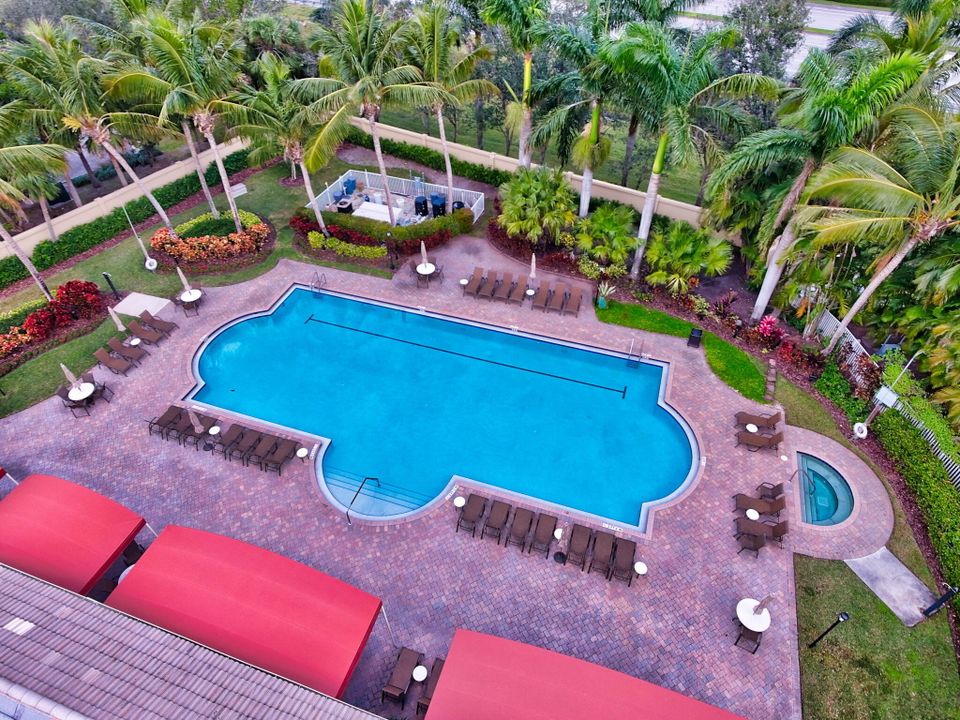 Active With Contract: $674,100 (3 beds, 3 baths, 2923 Square Feet)