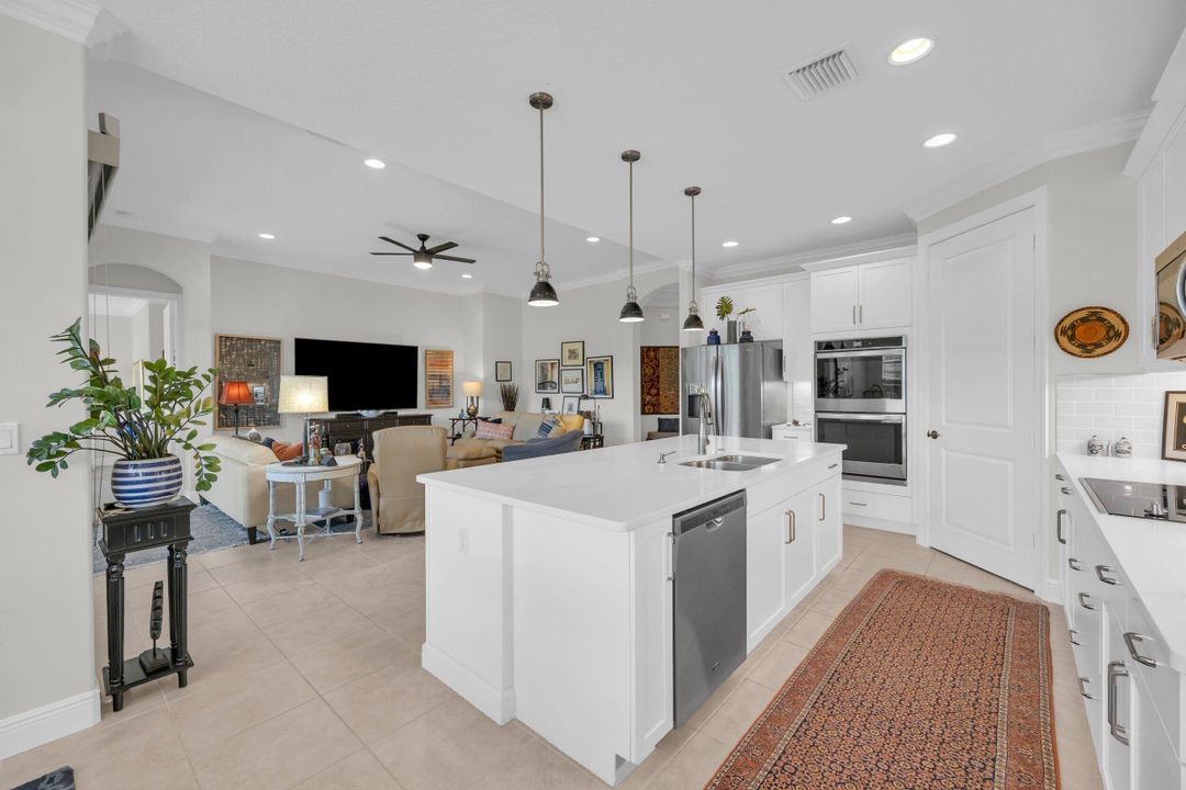 Activo con contrato: $484,000 (3 camas, 2 baños, 1959 Pies cuadrados)