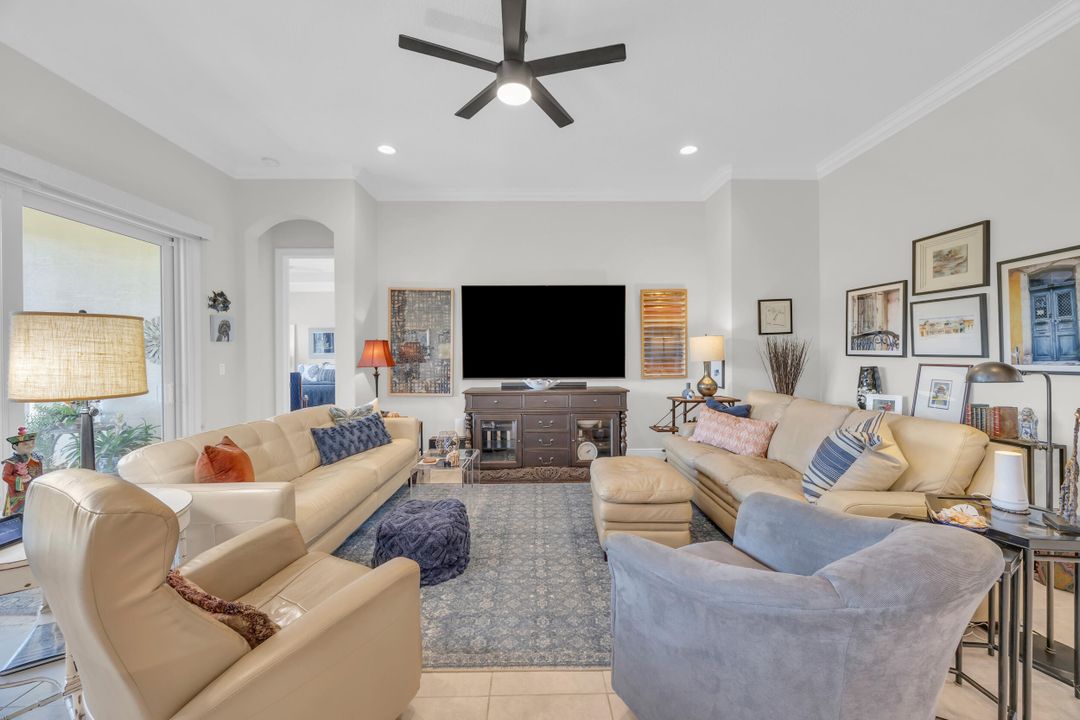 Activo con contrato: $484,000 (3 camas, 2 baños, 1959 Pies cuadrados)