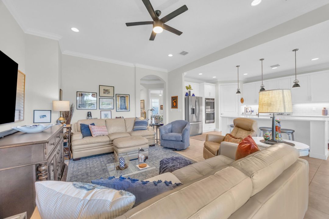 Activo con contrato: $484,000 (3 camas, 2 baños, 1959 Pies cuadrados)