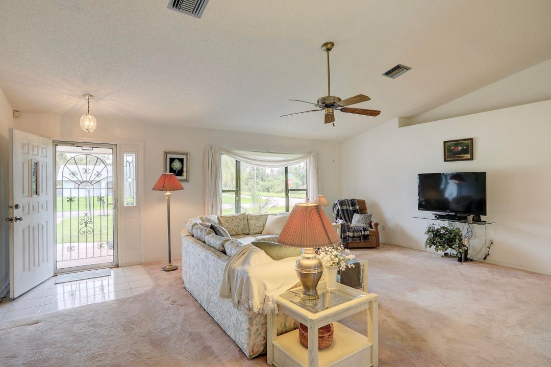 合同活跃: $335,000 (3 贝兹, 2 浴室, 1635 平方英尺)