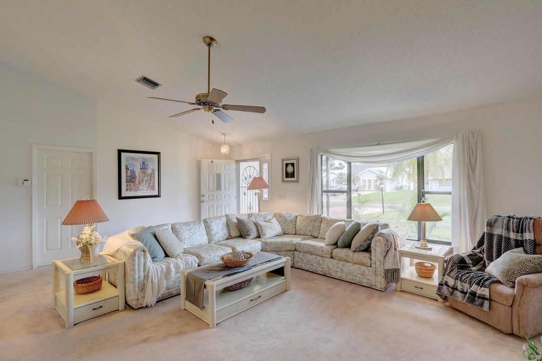 合同活跃: $335,000 (3 贝兹, 2 浴室, 1635 平方英尺)