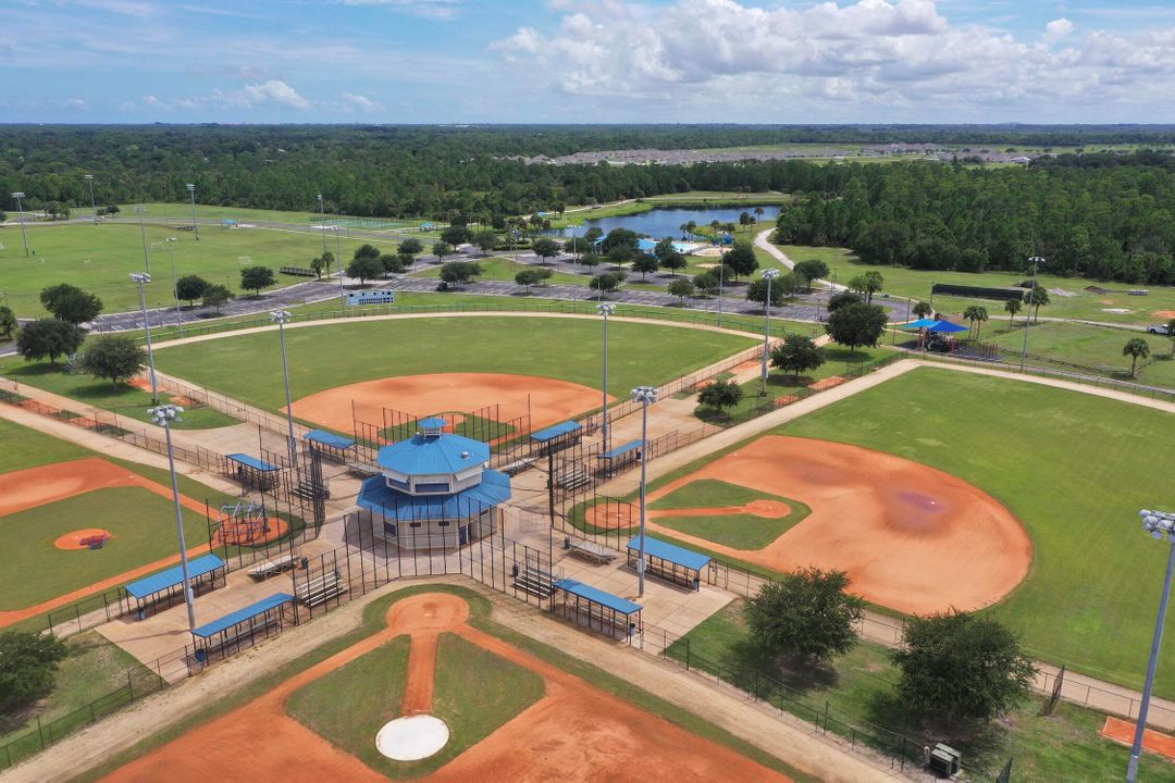 合同活跃: $335,000 (3 贝兹, 2 浴室, 1635 平方英尺)