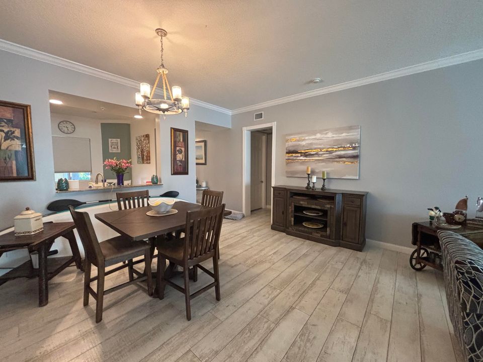 For Sale: $379,900 (2 beds, 2 baths, 1989 Square Feet)