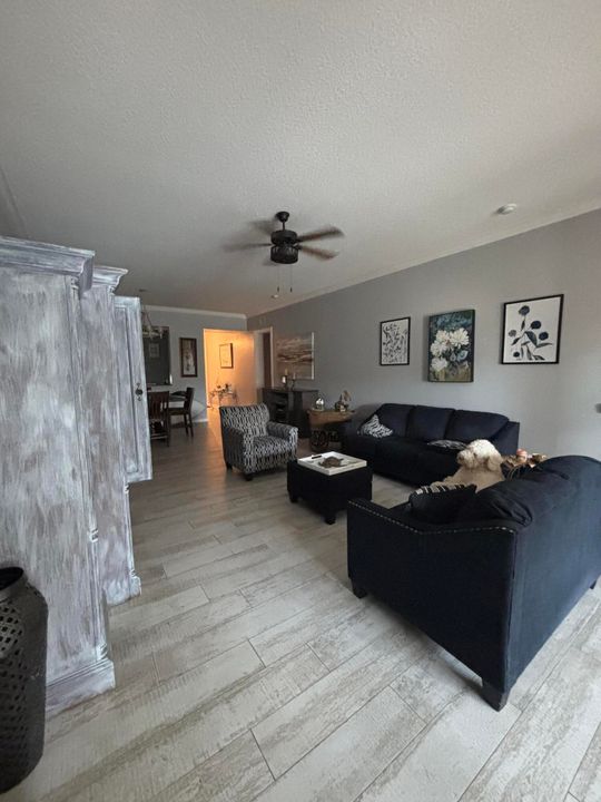 For Sale: $379,900 (2 beds, 2 baths, 1989 Square Feet)