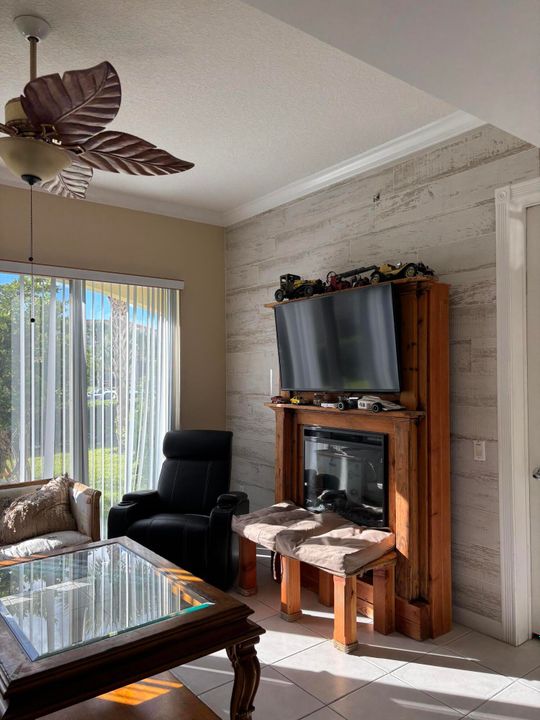 For Sale: $379,900 (2 beds, 2 baths, 1989 Square Feet)