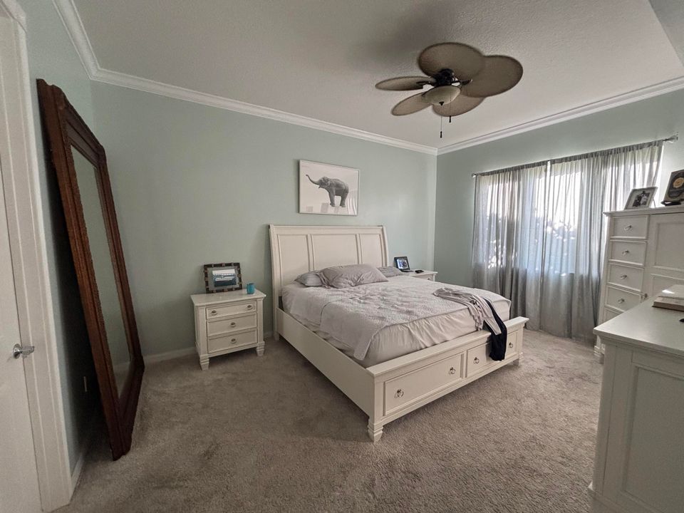 For Sale: $379,900 (2 beds, 2 baths, 1989 Square Feet)