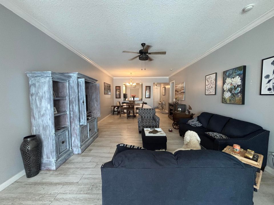 For Sale: $379,900 (2 beds, 2 baths, 1989 Square Feet)