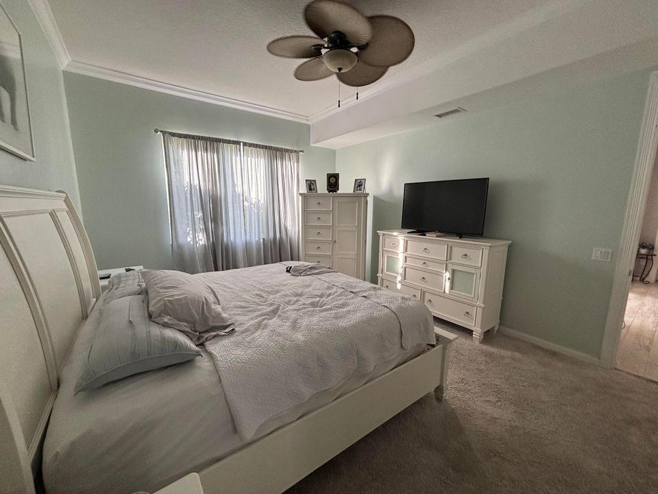 For Sale: $379,900 (2 beds, 2 baths, 1989 Square Feet)